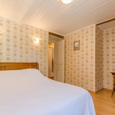 Au Creux De La Colline 펜션 *